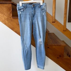 Kendall and Kylie skinny jeans light wash size 29